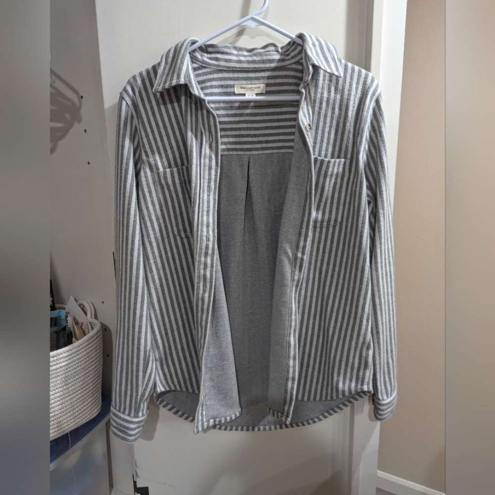 Beach lunch lounge button up top, medium